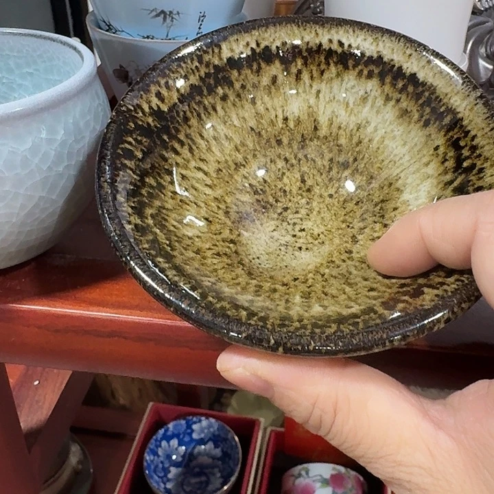 主人杯一个，瓷。。。品茗