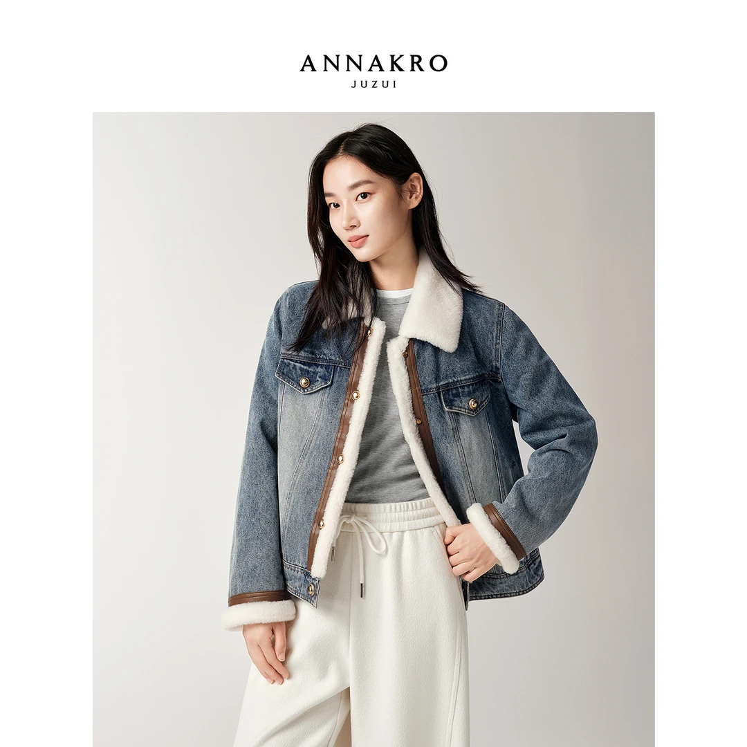 玖姿·安娜蔻摩登丹宁风拼接翻领牛仔外套谷仓夹克女2025冬季新款