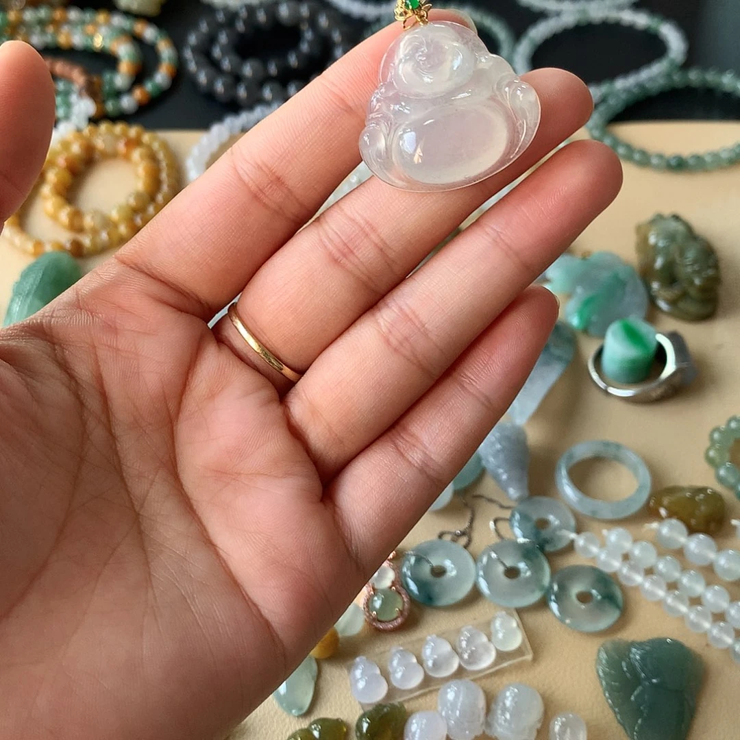 翡翠未镶嵌颈饰佛公