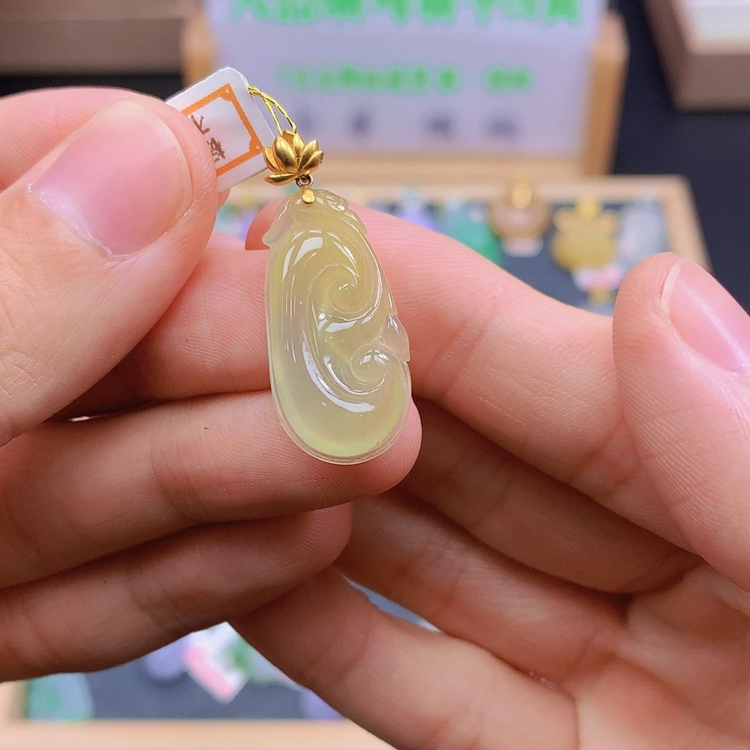 翡翠18K金镶嵌颈饰翡翠