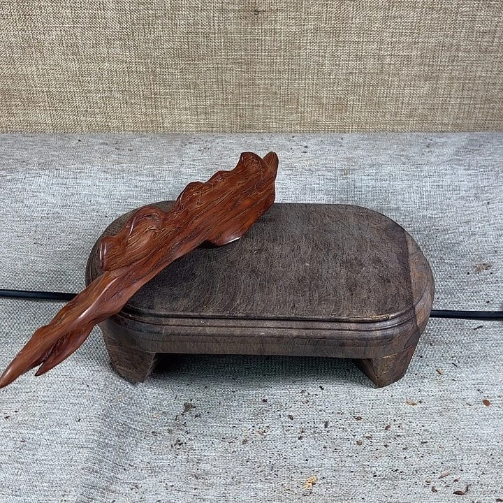 品***溪崖柏崖柏雕刻笔架