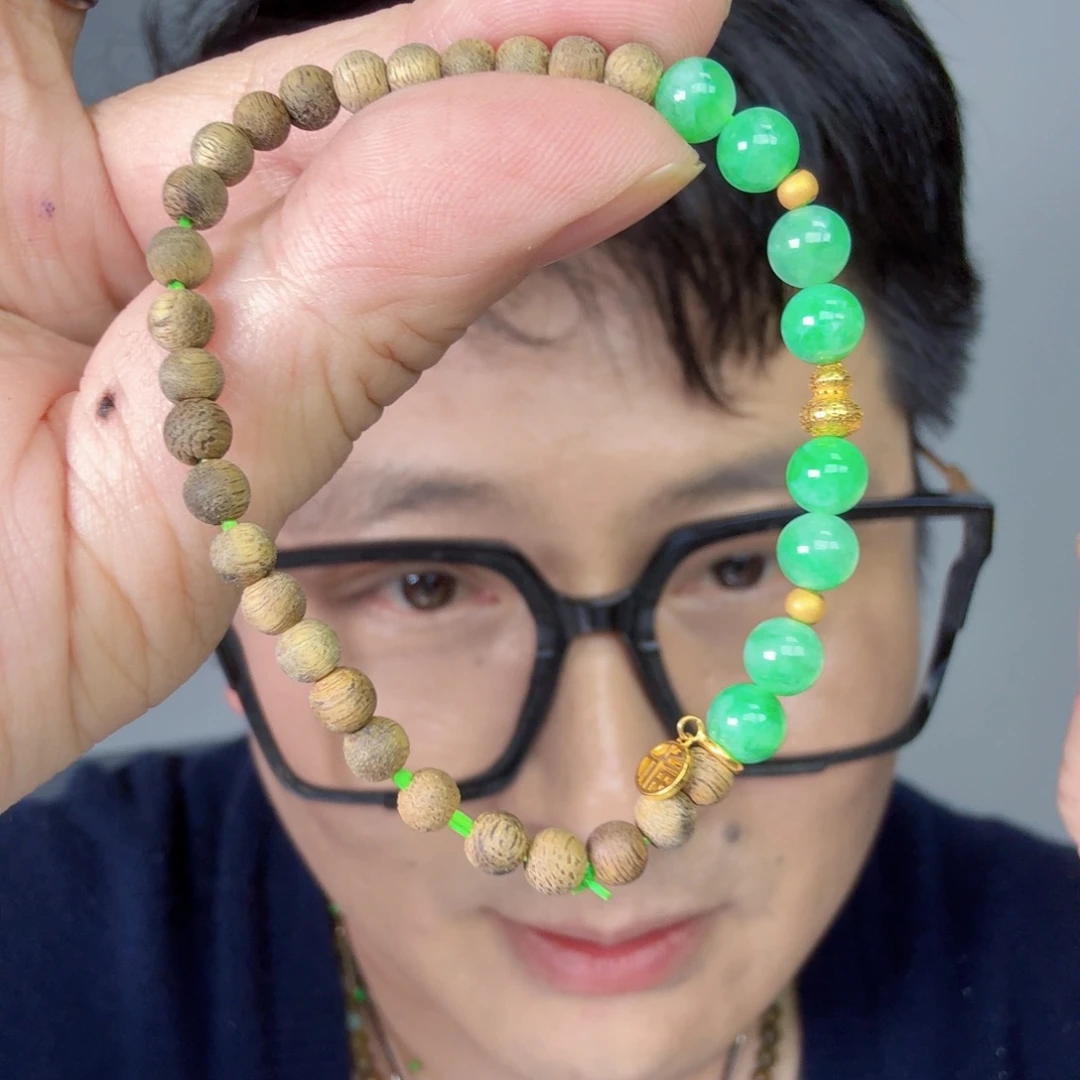 翡翠18K金镶嵌颈饰一件