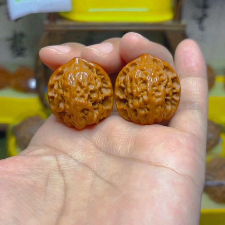 文玩核桃吊坠玲珑