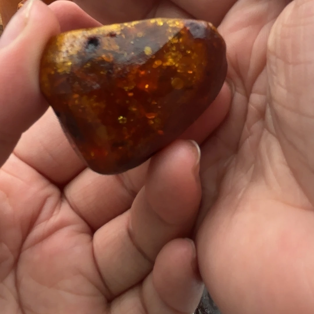 黄***闹定制琥珀未镶嵌蜜蜡