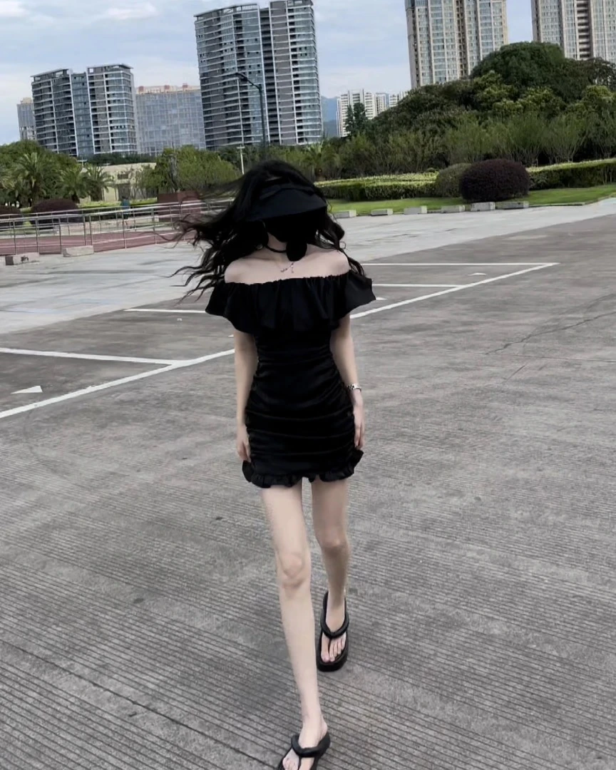 法式纯欲性感一字肩收腰褶皱包臀黑色连衣裙