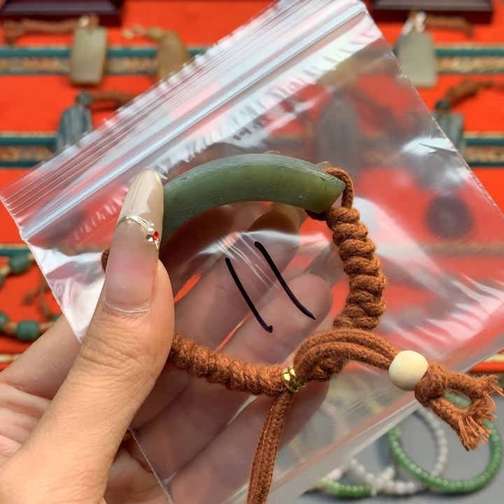 和田玉（糖玉）颈饰未镶嵌