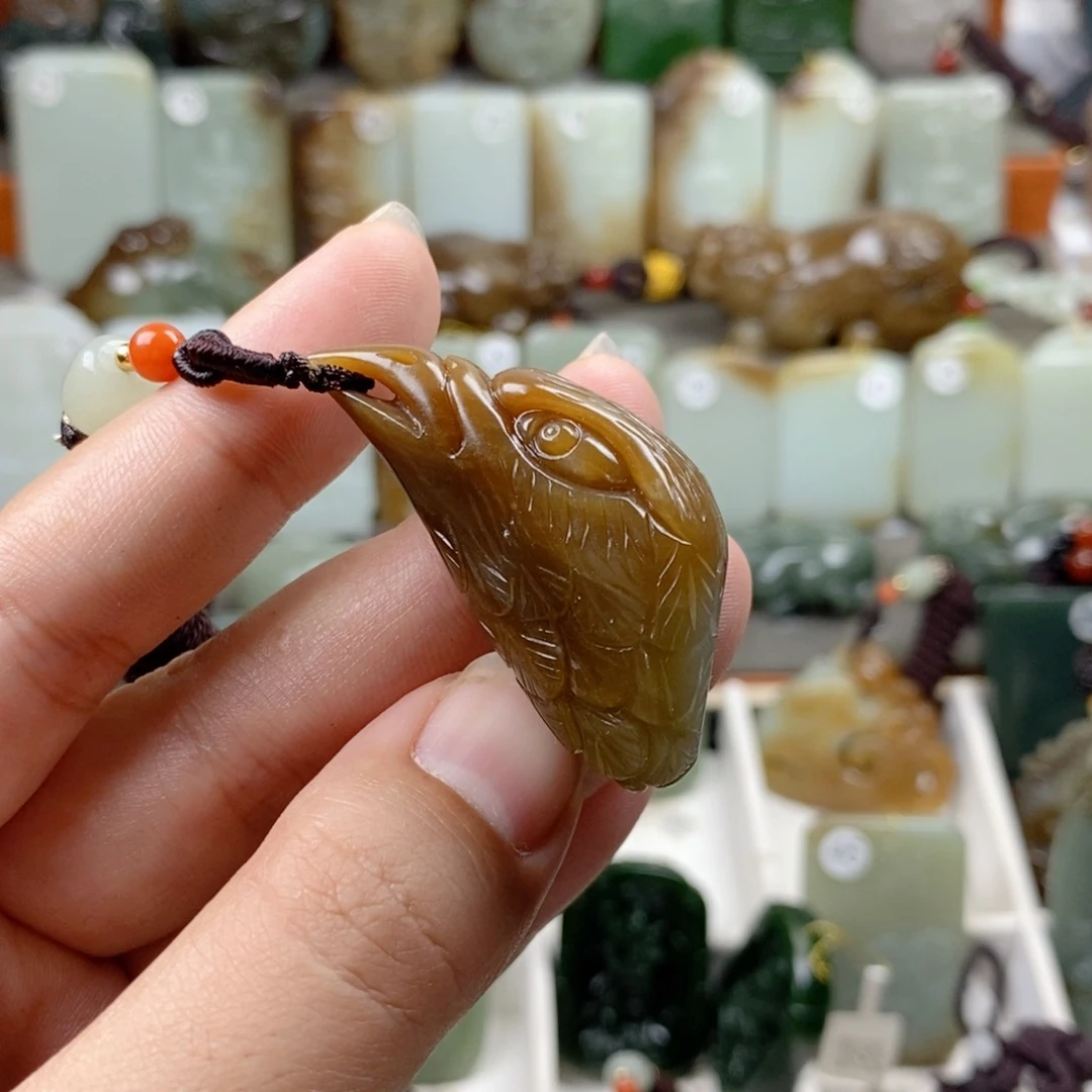颈饰未镶嵌和田玉（糖玉）