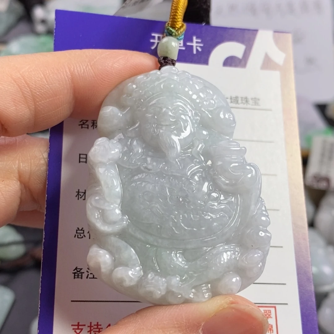 翡翠颈饰未镶嵌财神