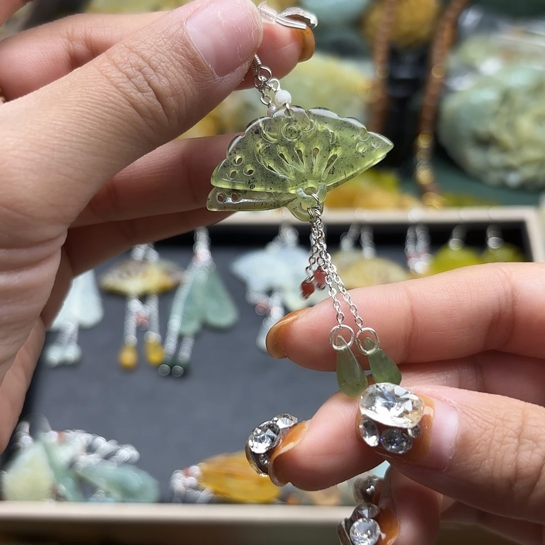 蛇纹石玉未镶嵌吊坠