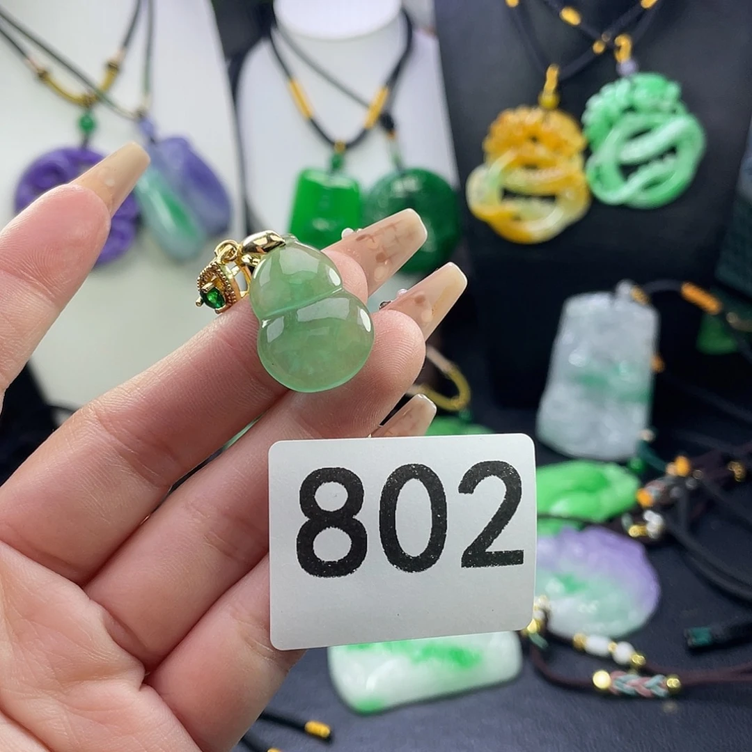 翡翠未镶嵌吊坠(赠链)