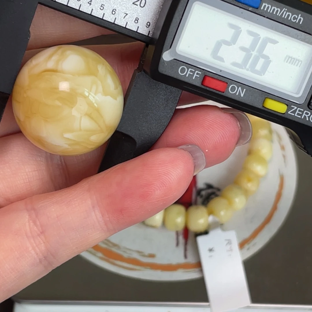 未镶嵌琥珀裸石微瑕223