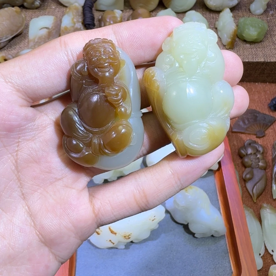 路***腾和田玉未镶嵌颈饰