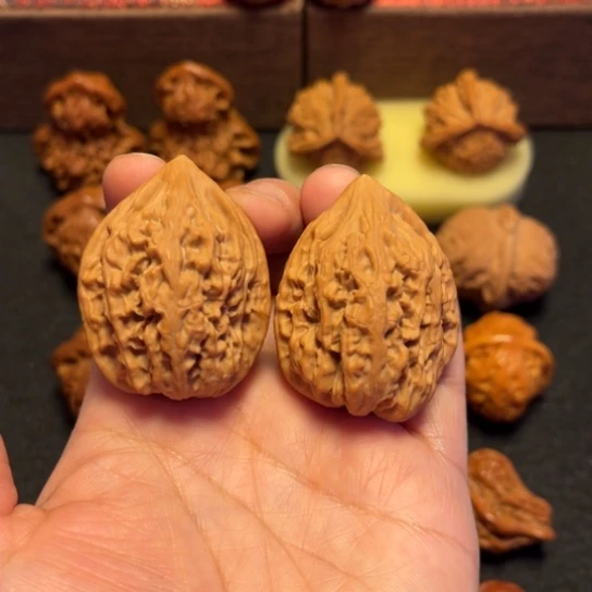 文玩核桃吊坠野生鸡心