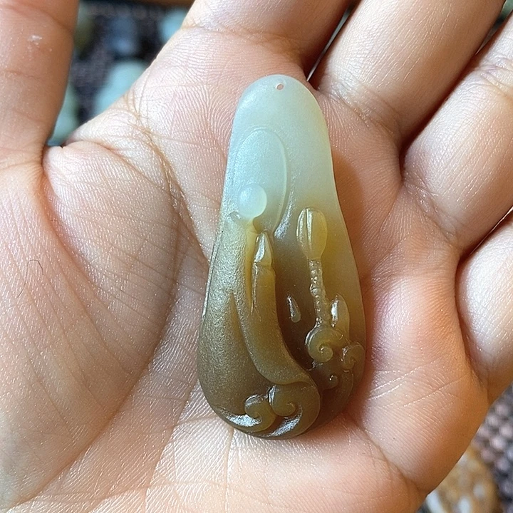 和田玉（糖玉）未镶嵌颈饰