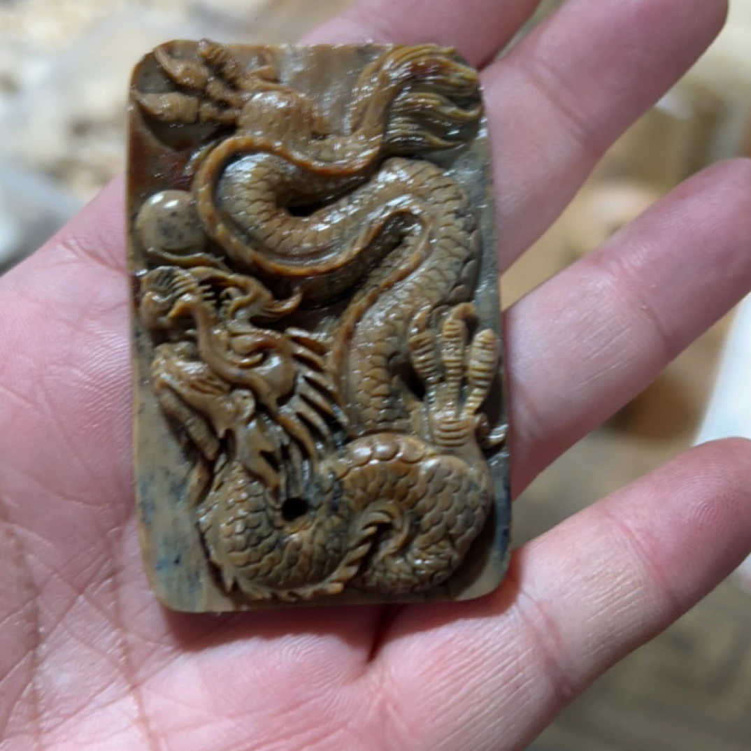 泥塑龙牌手把摆件