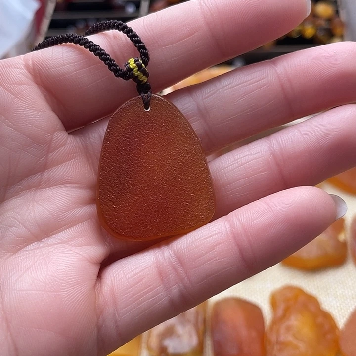 琥珀未镶嵌套链吊坠