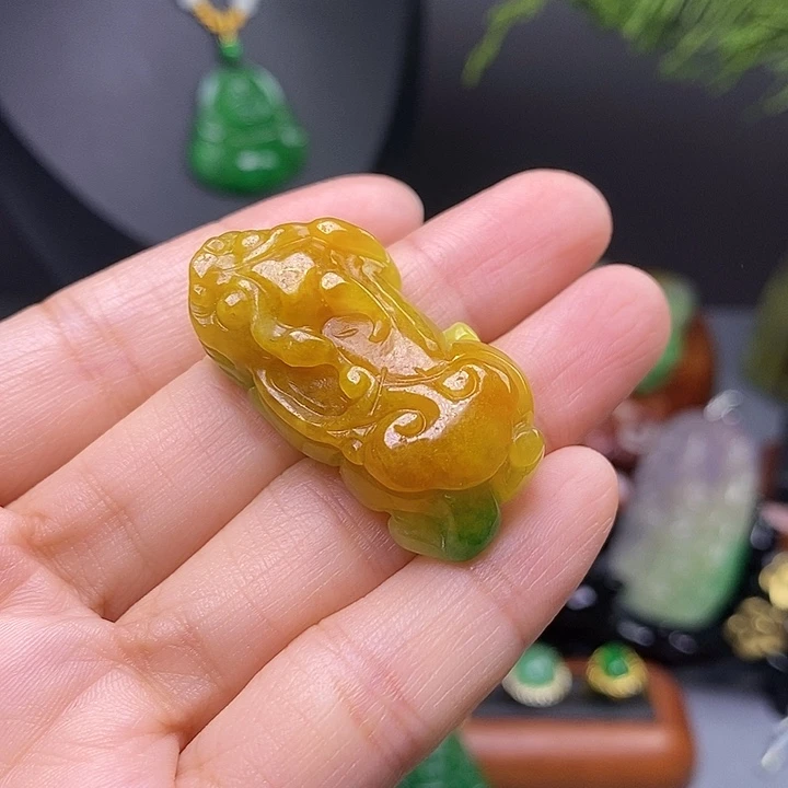 翡翠未镶嵌吊坠(赠链)