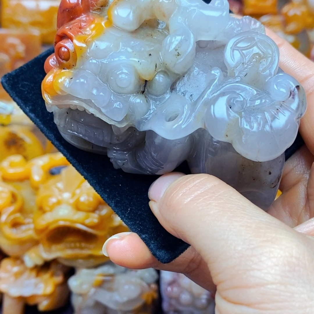 未镶嵌石英质玉（黄龙玉）颈饰