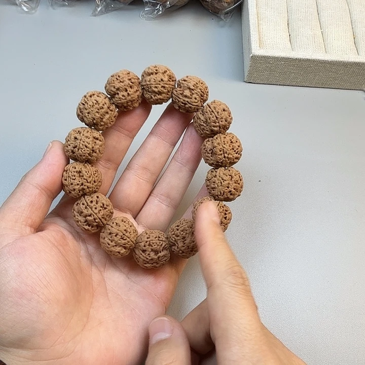 文玩核桃吊坠大金刚