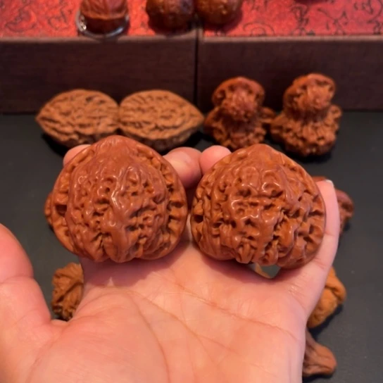 文玩核桃吊坠麒麟纹官帽