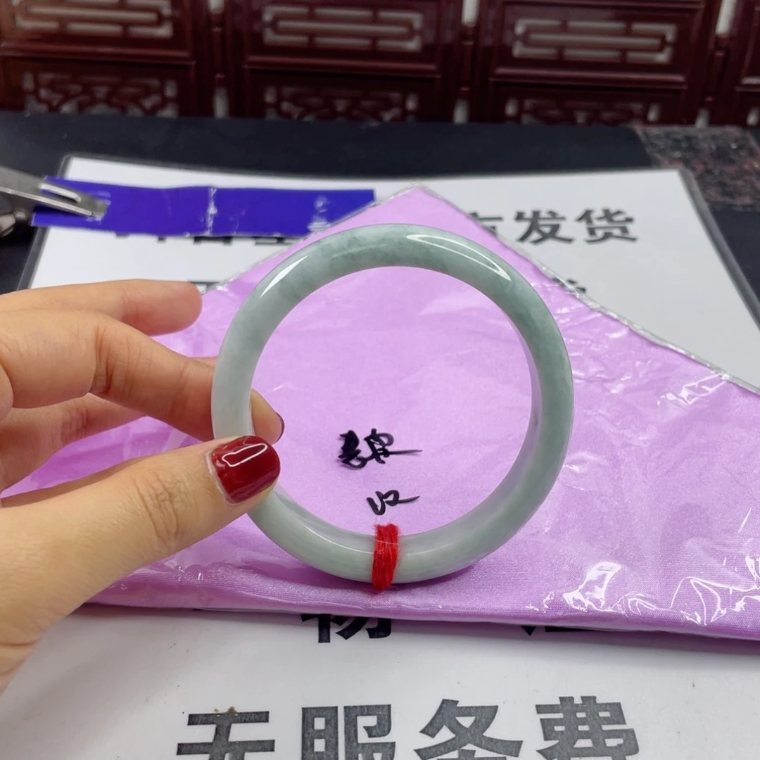 翡翠手镯未镶嵌翡翠