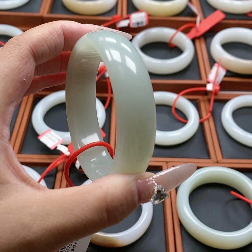 【闪购商品】未镶嵌手镯和田玉