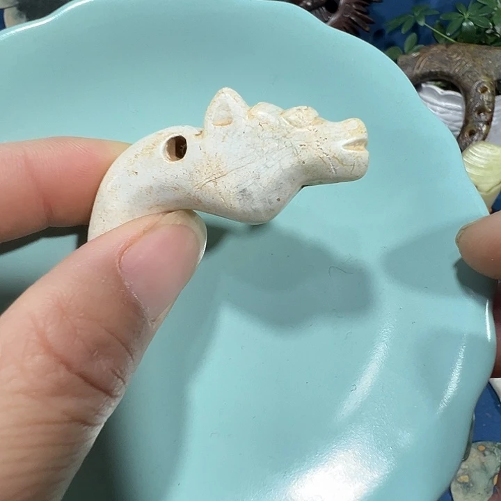 透闪石质玉未镶嵌挂件