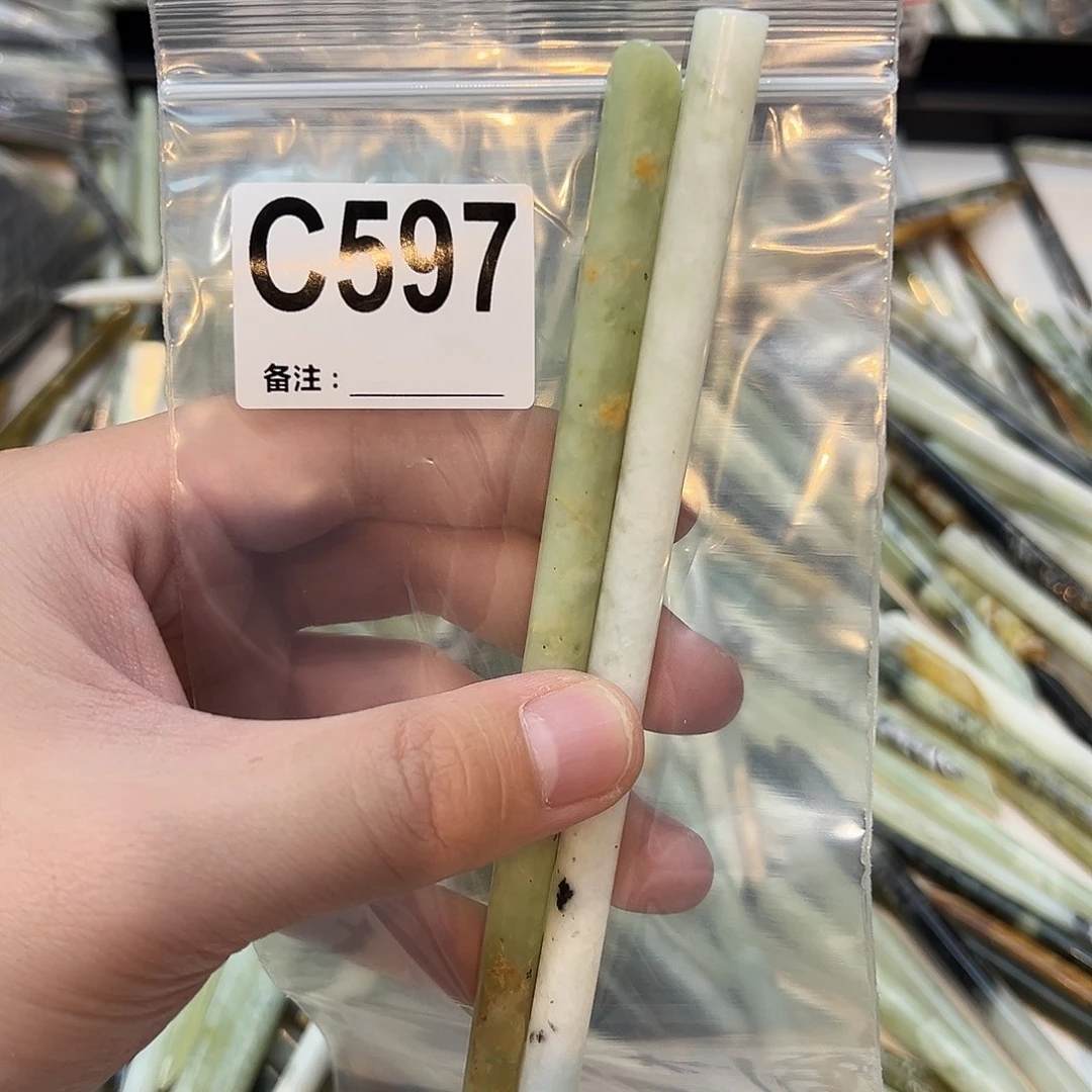 嫣***坊未镶嵌蛇纹石玉发饰