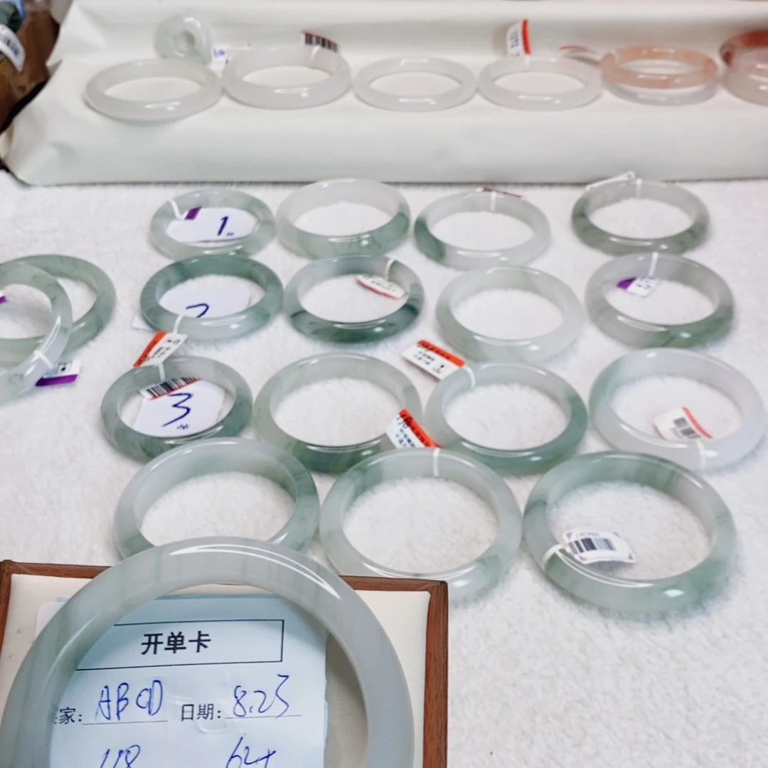 未镶嵌手镯石英质玉