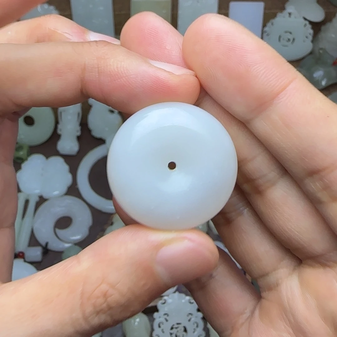 和田玉挂件未镶嵌平安扣