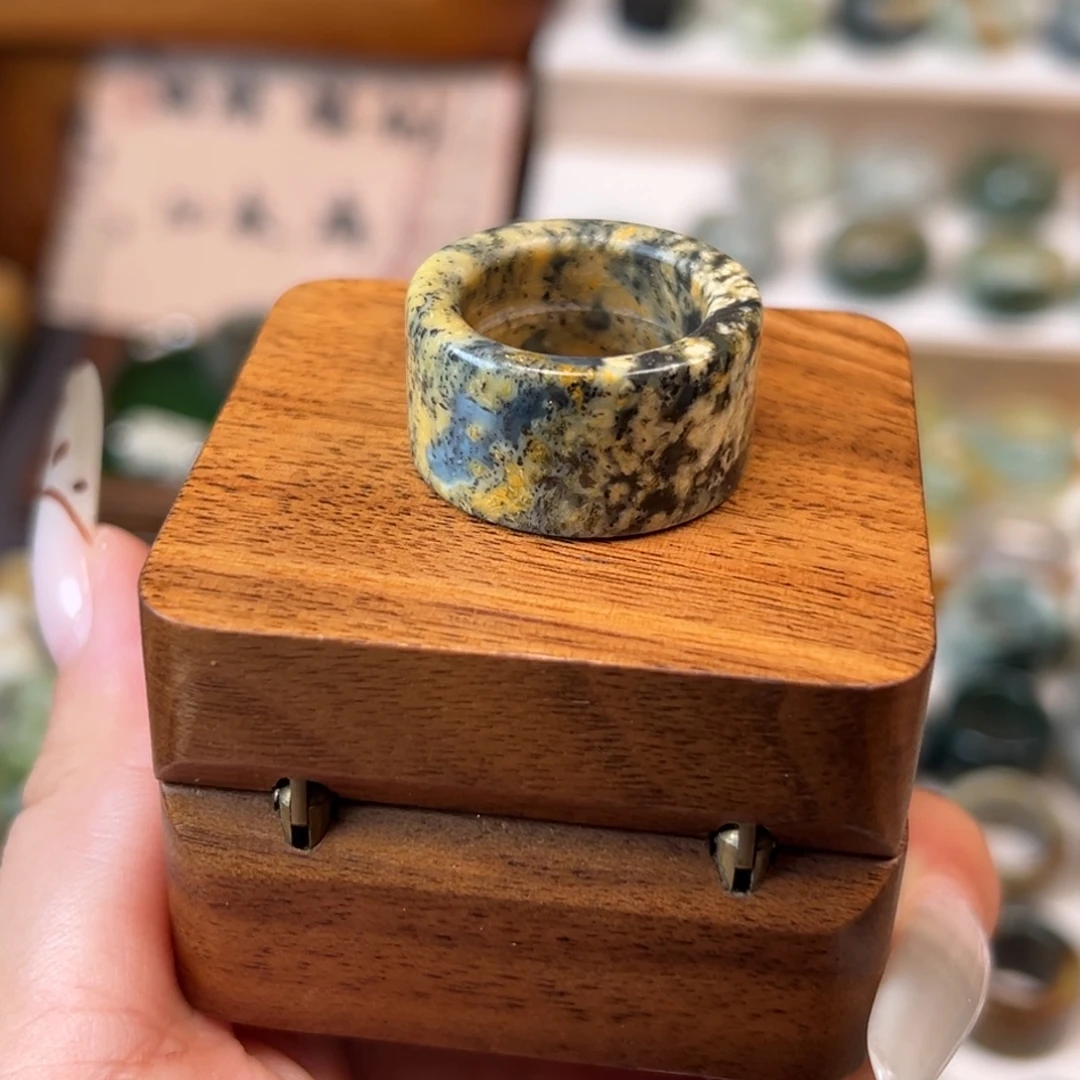 蛇纹石玉未镶嵌戒指内径18