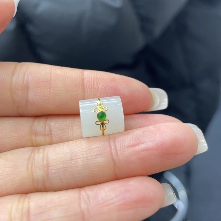 和田玉18K金镶嵌颈饰