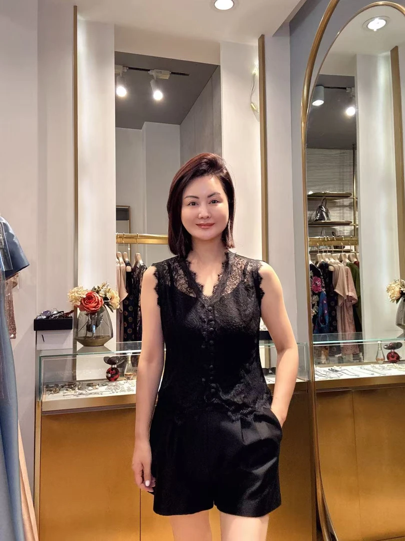 2025夏季新款气质镂空钩花打底衫百搭V领显瘦蕾丝上衣24010612