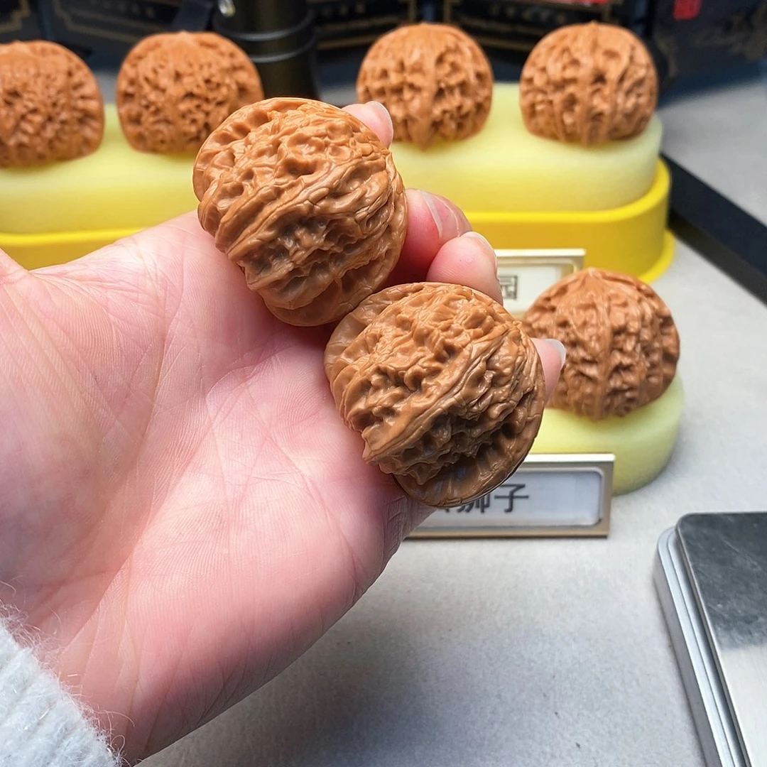 文玩核桃吊坠39尺球形白狮子189号