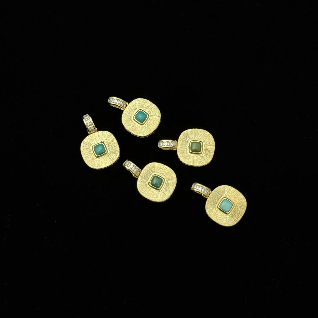 非金属树脂吊坠 【V姐珠宝】HL5714拉丝方牌吊坠设计款多样性发其一