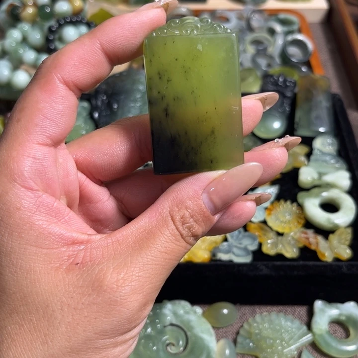 蛇纹石玉合金颈饰