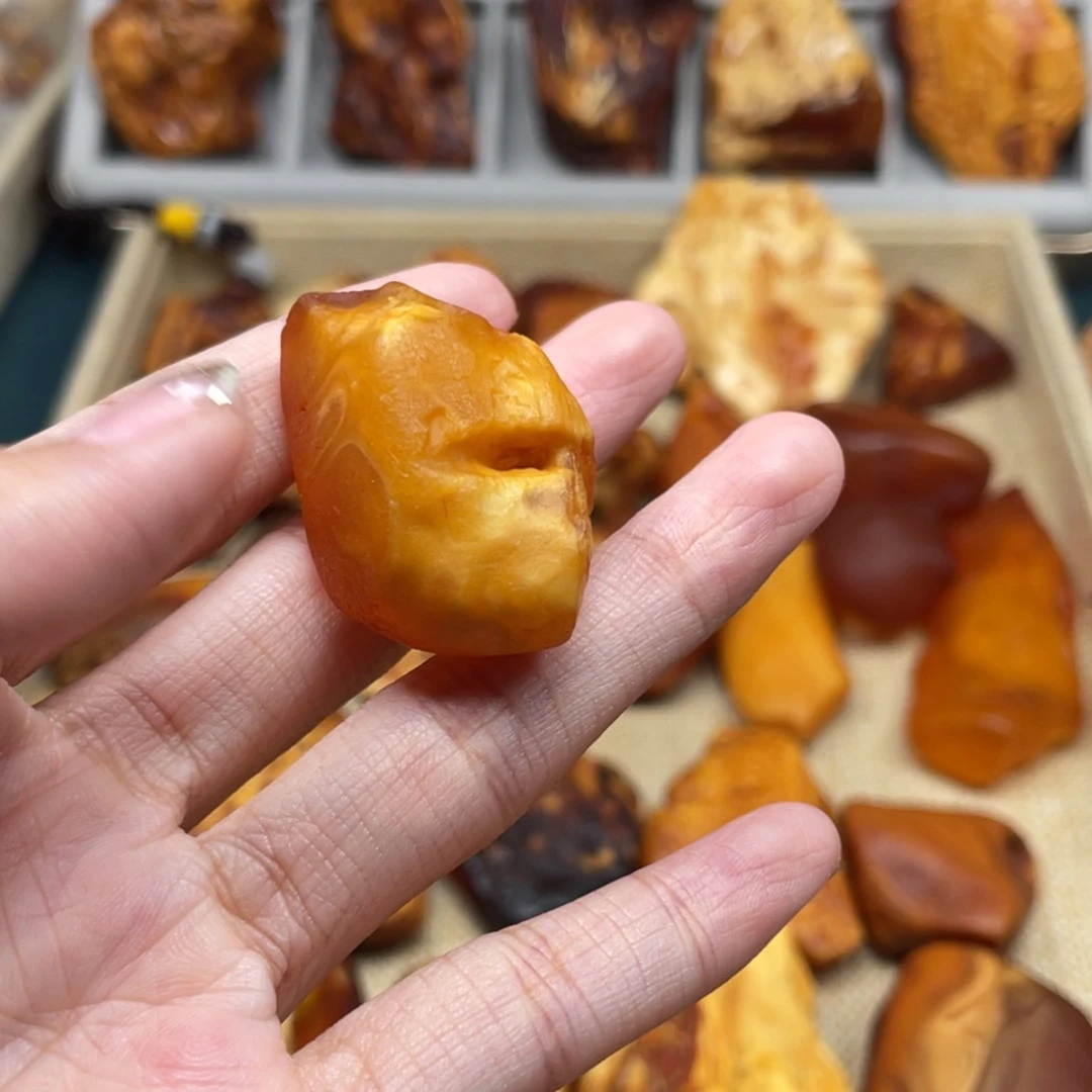 未镶嵌琥珀珠宝奇石