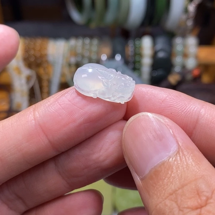 翡翠未镶嵌颈饰貔貅600