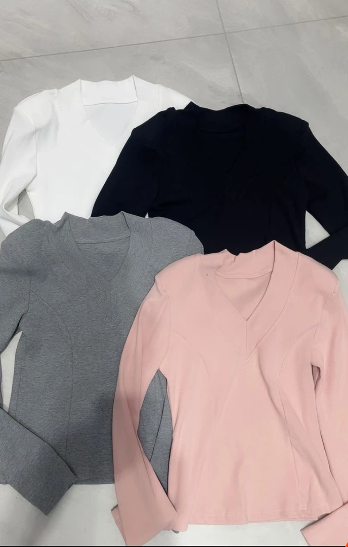 城城家[欧货定制春款V领显瘦打底衫]茜802