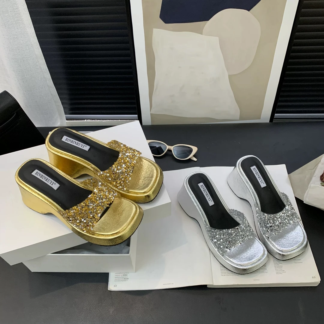 亮片松糕厚底拖鞋2025女夏季时尚增高一字拖坡跟软底绝美凉拖