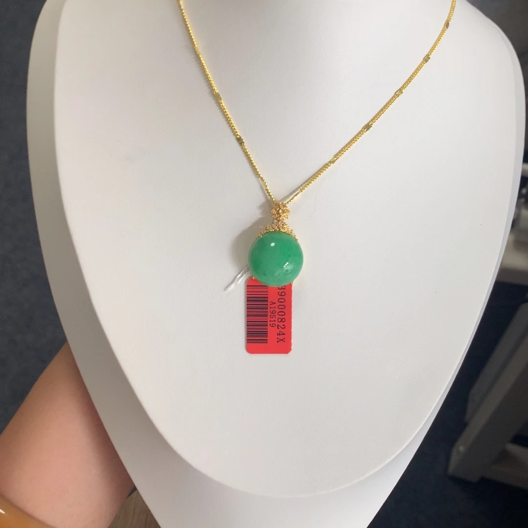 颈饰18K金镶嵌翡翠