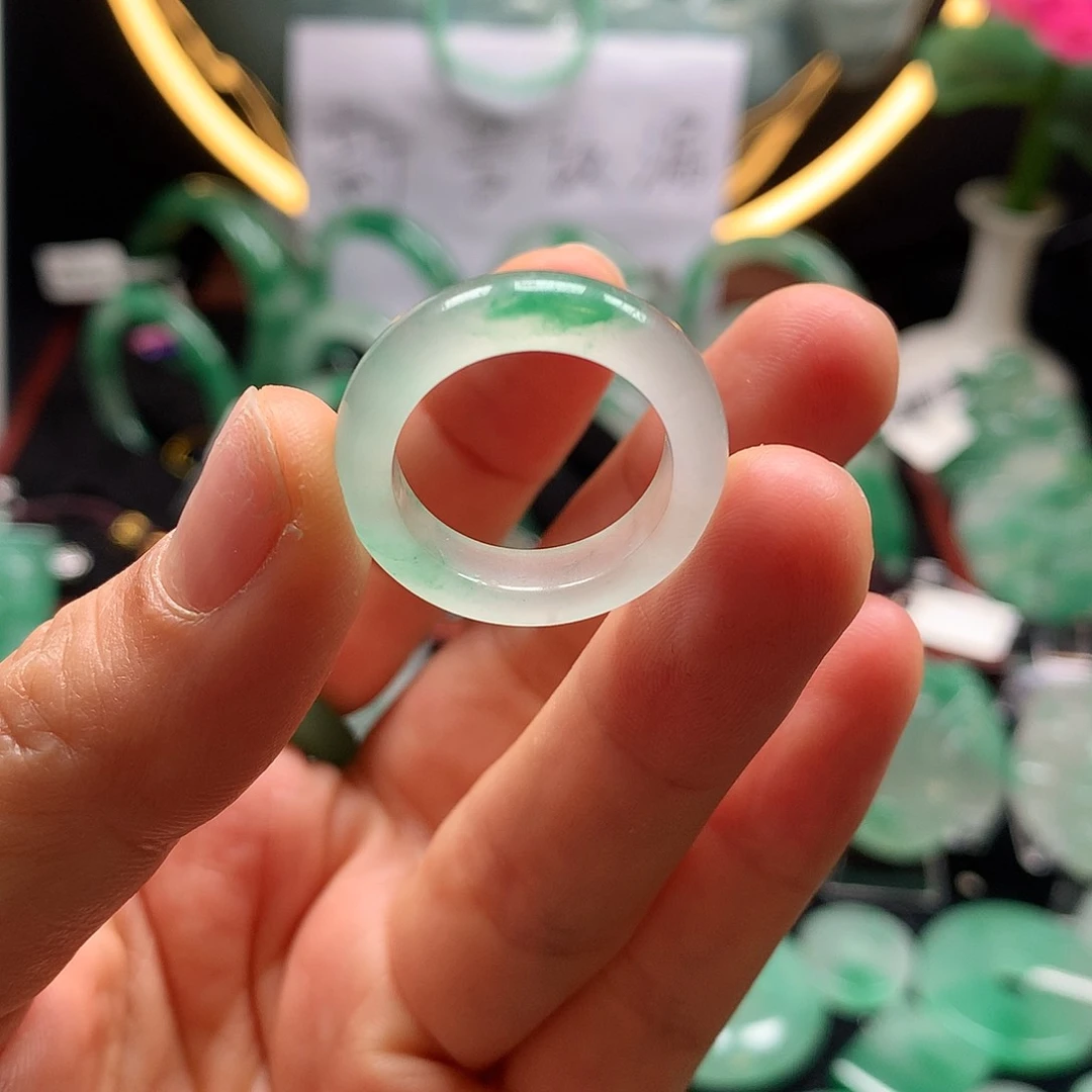 石英质玉戒指未镶嵌v****猫