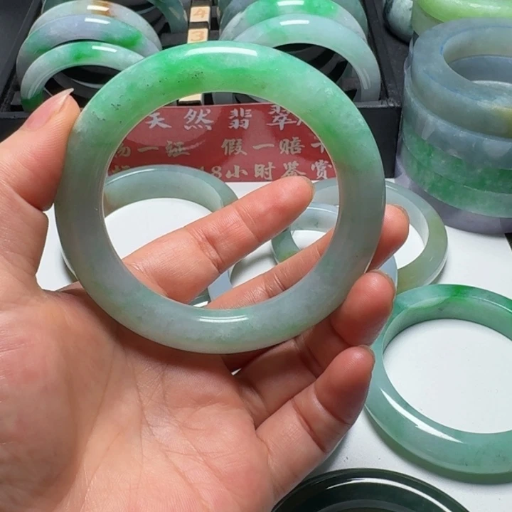 翡翠手镯未镶嵌缅甸天然翡翠手镯A货57圆条微瑕