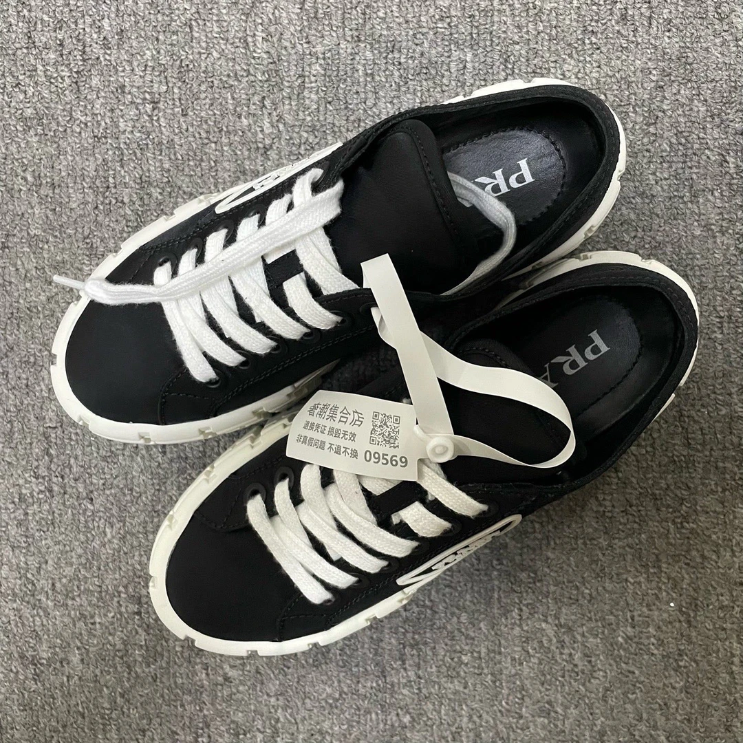 95新 Prada/普拉达 （有盒）轻便圆头低帮时尚板鞋 35.5码/09569
