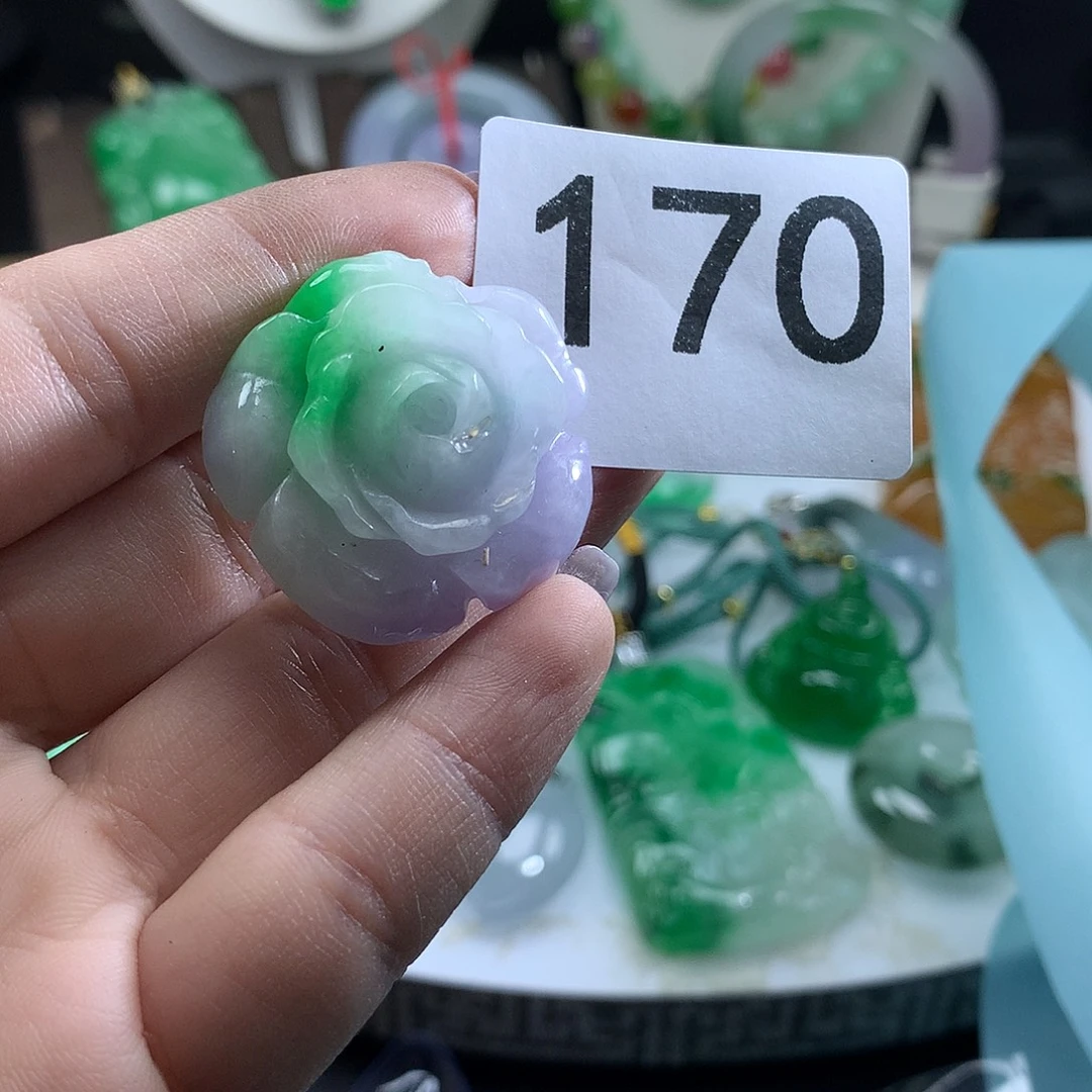 翡翠未镶嵌吊坠(赠链)