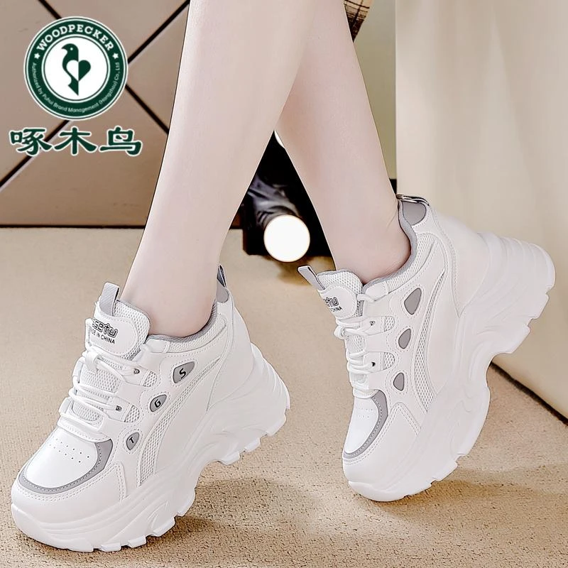 啄木鸟真皮内增高休闲老爹鞋女款2025春秋新款时尚轻便柔软小白鞋