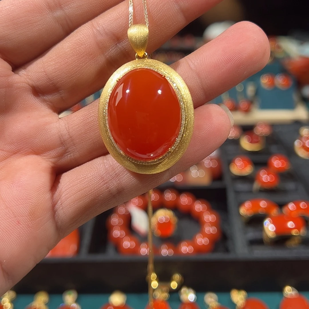 南红玛瑙18K金镶嵌颈饰
