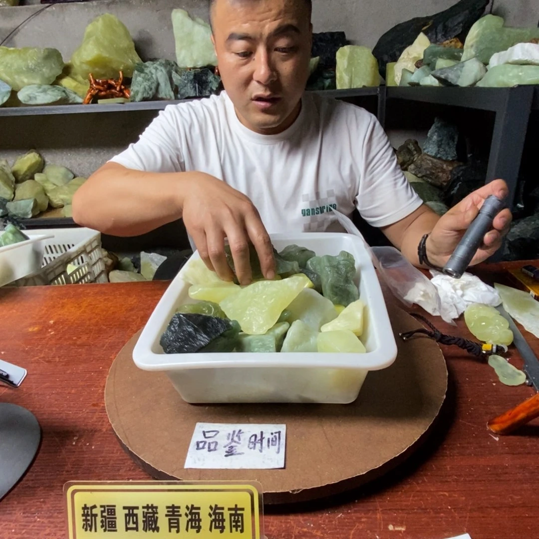 蛇纹石玉未镶嵌岫玉鱼缸石随机发