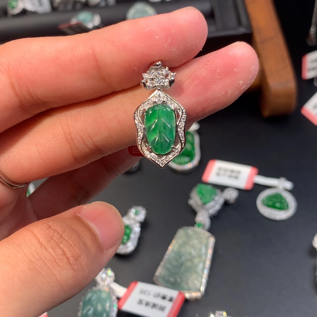 吊坠(不含链)未镶嵌翡翠