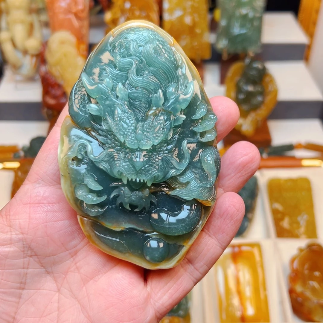 大***牛未镶嵌蛇纹石玉颈饰